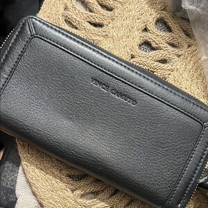 Vince Camuto Black Leather Zip Wallet